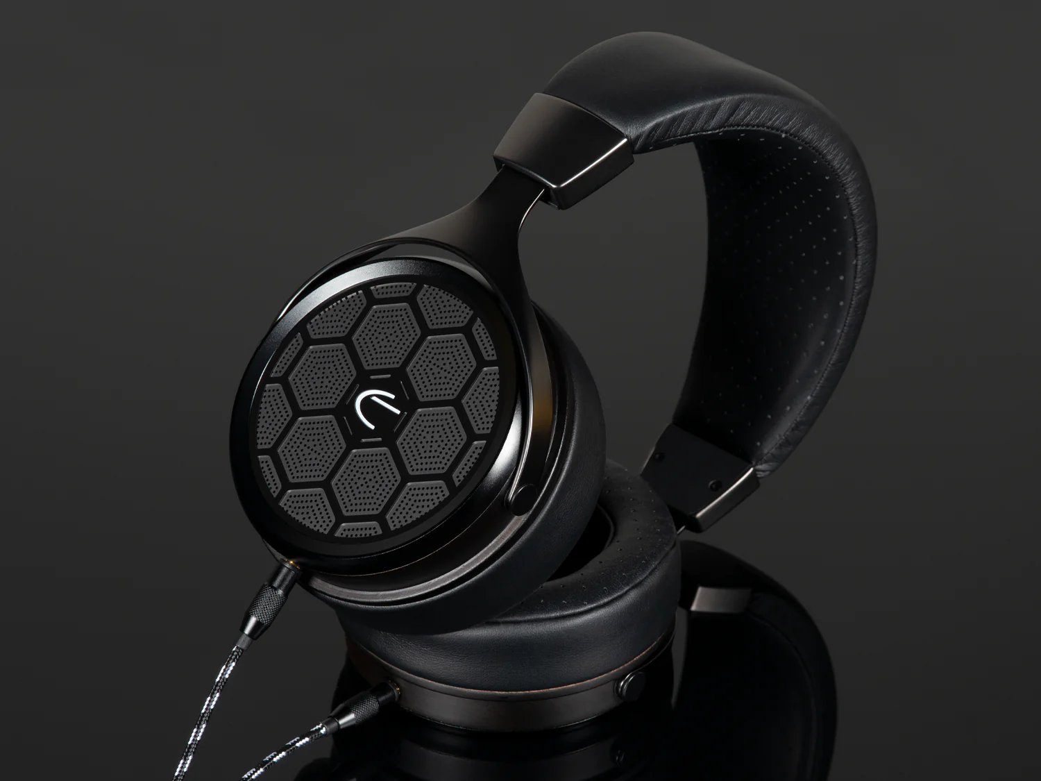 Factory Renewed Airmotiv GR1 Headphones - Image 6