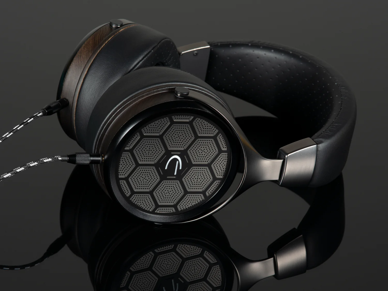 Factory Renewed Airmotiv GR1 Headphones - Image 7
